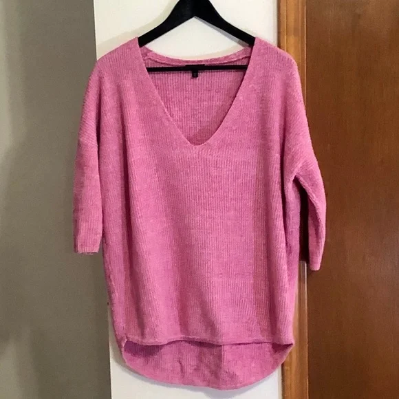 Express Pink V-Neck Lightweight Knit Sweater - Picture 1 of 2